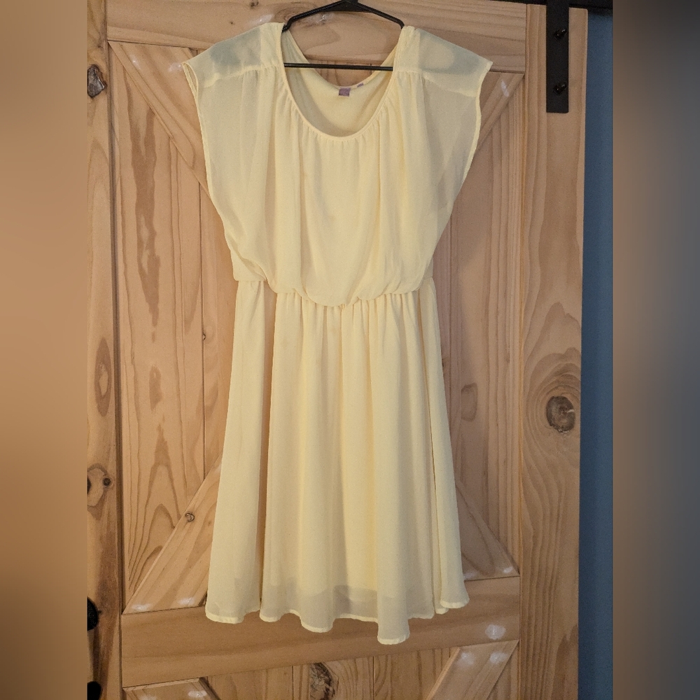 Alya Francesca's Boutique pale yellow dress size L